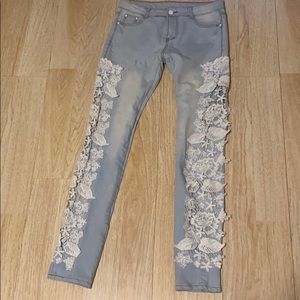 2/$20 Girly skinny jeans